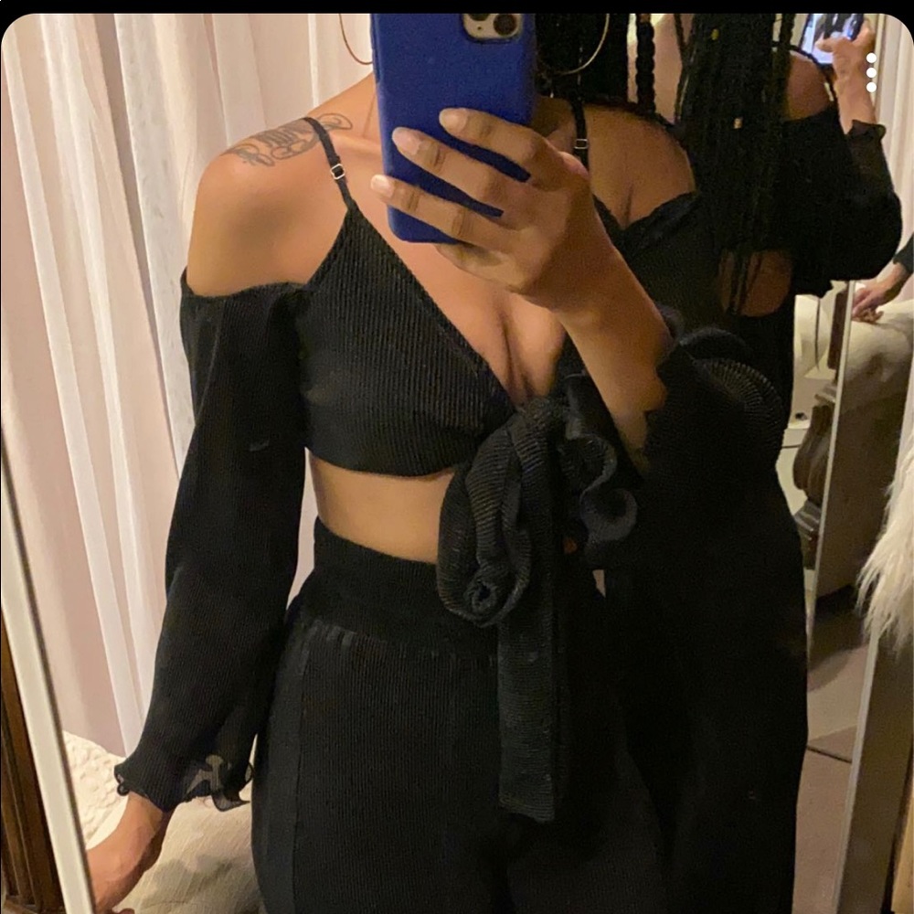 Two piece - Picture 4 of 4
